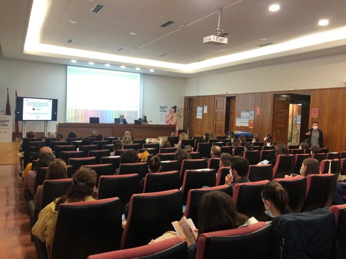 La formación aborda los fundamentos científicos para la promoción de la salud en el entorno escolar y los programas educativos y preventivos de los centros docentes impulsados por las consejerías de Salud y de Educación y Cultura