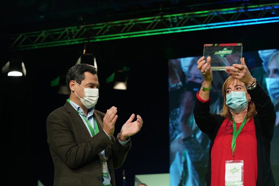 Acto de homenaje a los profesionales sanitarios en el XVI Congreso del PP-A