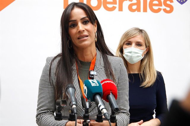 La vicealcaldesa del Ayuntamiento de Madrid y miembro de la ejecutiva de Cs, Begoña Villacís, junto a la coordinadora autonómica de Cs Baleares, Patricia Guasp, en la primera convención política de Cs Baleares.