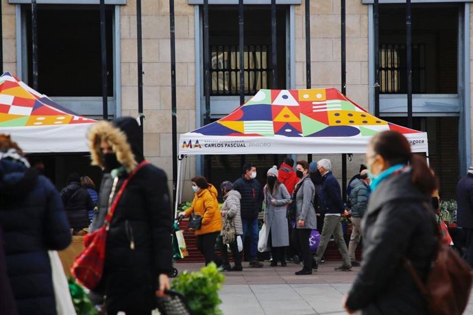 Los puestos de la Muestra Agroecológica de la plaza del Pilar de Zaragoza estrenan nueva imagen.