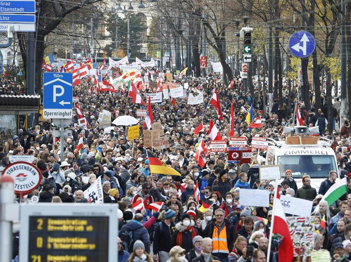Protesta contra las nuevas medidas contra el coronavirus en Austria.
