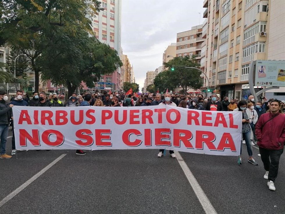 Sindicatos protestan en apoyo a la huelga del metal y exigen firmar del convenio y cambiar el modelo industrial