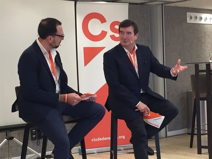 El portavoz de Cs en el Ayuntamiento de Valncia y responsable nacional de política municipal de Cs, Fernando Giner, participa en una jornada del partido en Mallorca
