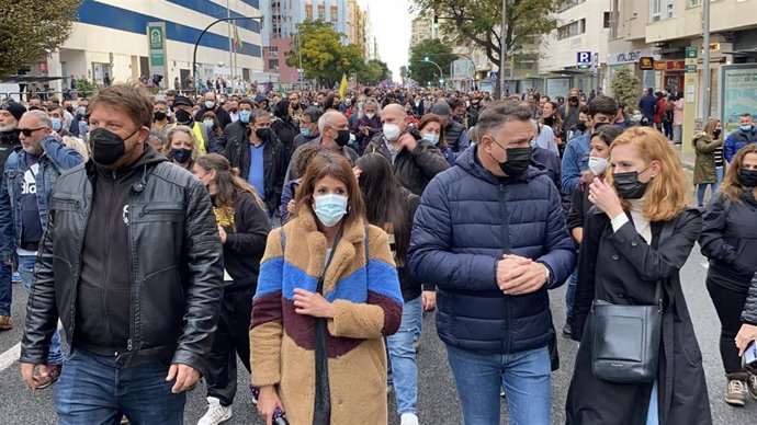 UP pide a la patronal que "no esquilme derechos" y que "haga patriotismo de verdad": "Aquí no se rinde nadie"
