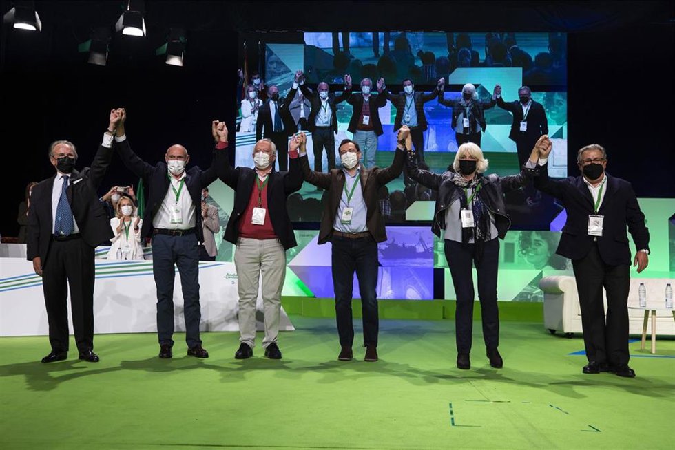 El Presidente de la Junta de Andalucia, Juanma Moreno, interviene en el congreso del PP-A en Granada antes de las votaciones para la elección de la nueva ejecutiva del PP-A