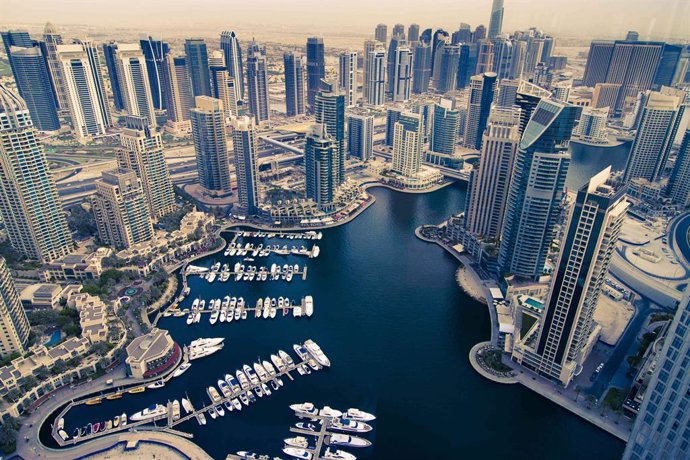 Archivo - July 28, 2012 - Dubai, Dubai, EMIRATOS ARABES UNIDOS - Skyscrapers and yachts in Dubai Marina. Dubai city. .Dubai. United Arab Emirates.