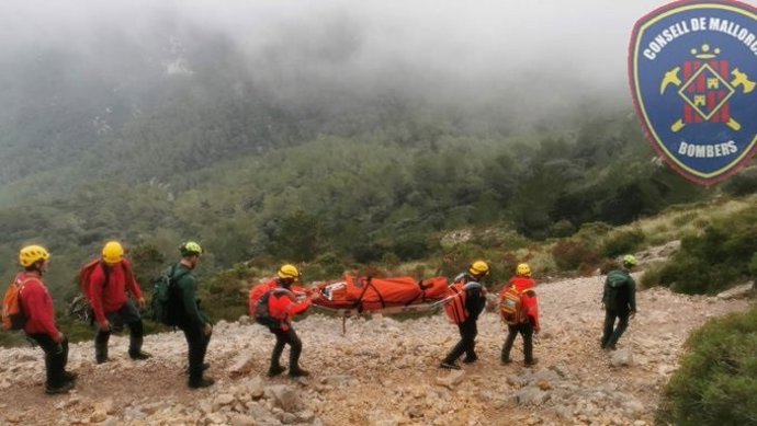Bomberos de Mallorca intervienen en un servicio de montaña.