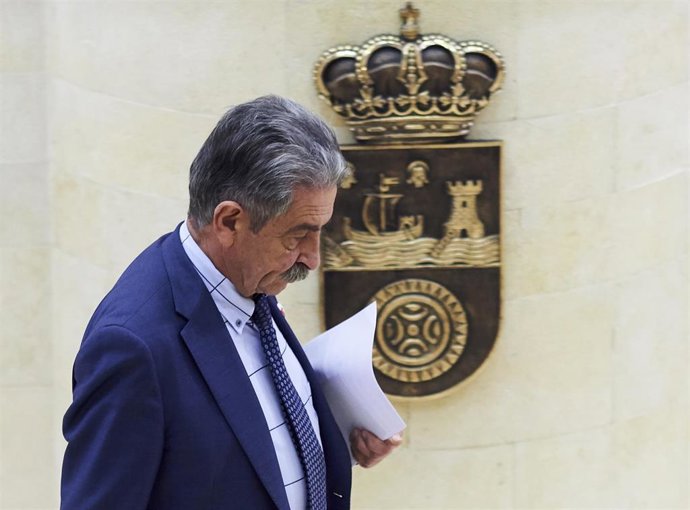 Archivo - El presidente de Cantabria y secretario general del PRC, Miguel Angel Revilla, en el Parlamento