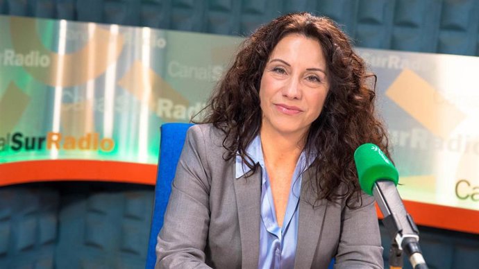 La consejera de Igualdad, Conciliación y Políticas Sociales, Rocío Ruiz, en una entrevista realizada por Radio Andalucía Información en el programa 'Camelamos Naquerar'.