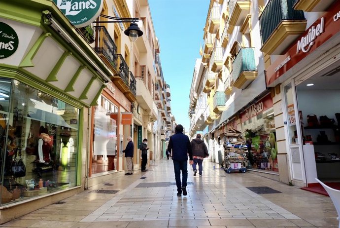 Archivo - Comercios del centro de Huelva en una imagen de archivo.