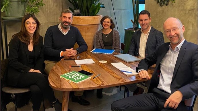 Encuentro de una representación del Ayuntamiento de Zaragoza con el responsable de la Misión 100 Ciudades Climáticamente neutras, Mathew Baldwin, en Bruselas.