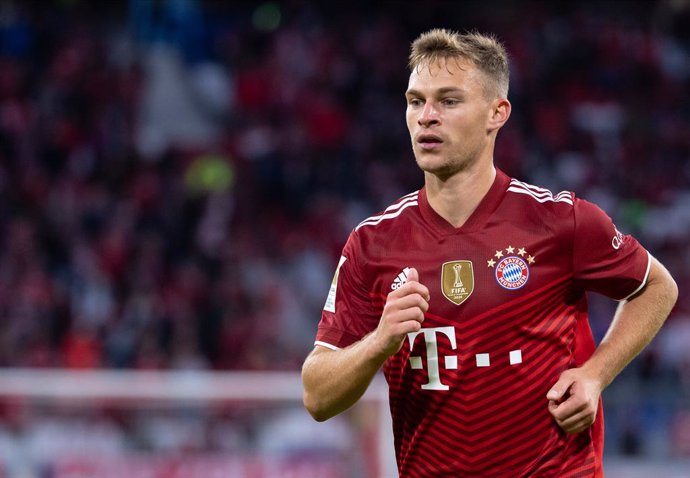 Archivo - FILED - 28 August 2021, Bavaria, Munich: Bayern Munich's Joshua Kimmich in action during the German Bundesliga soccer match between Bayern Munich and Hertha BSC at Allianz Arena. Kimmich is back in coronavirus-related isolation which further f