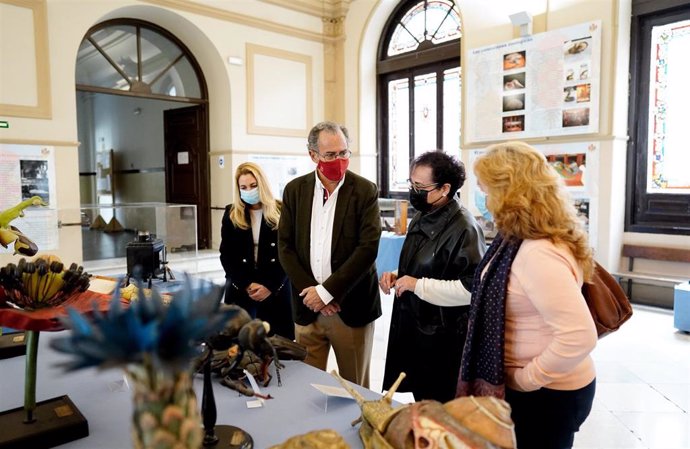 El consejero de Educación, Universidades y Ciencia, Enrique Ossorio, visita el IES Cardenal Cisneros de Madrid