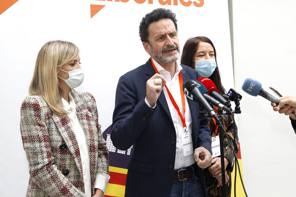 (I-D) La coordinadora autonómica de Cs Baleares, Patricia Guasp; el vicesecretario general de Ciudadanos (Cs), Edmundo Bal, y la secretaria general de Ciudadanos, Marina Bravo, en primera convención política de Cs Baleares.