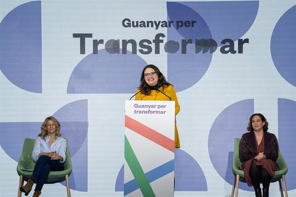 De izquierda a derecha: la vicepresidenta segunda y ministra de Trabajo y Economía Social, Yolanda Díaz; la vicepresidenta de la Generalitat Valenciana, Mónica Oltra, y la alcaldesa de Barcelona, Ada Colau, en la III Assemblea Nacional de los comuns
