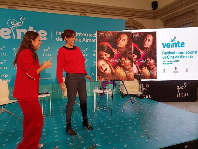 Sarah Perles y Violeta Salama firma el cartel de 'Alegría' en el Festival Internacional de Cine de Almería (Fical).