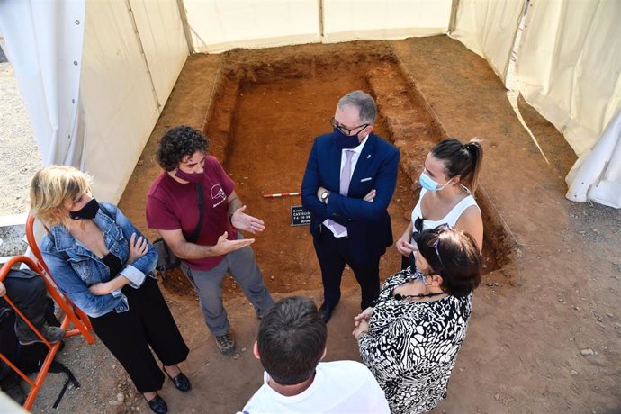 Archivo - La Diputación contribuirá en 2022 con 50.000 euros al objetivo de completar en esta legislatura las exhumaciones de todas las víctimas del franquismo que quedan en el cementerio de Castelló