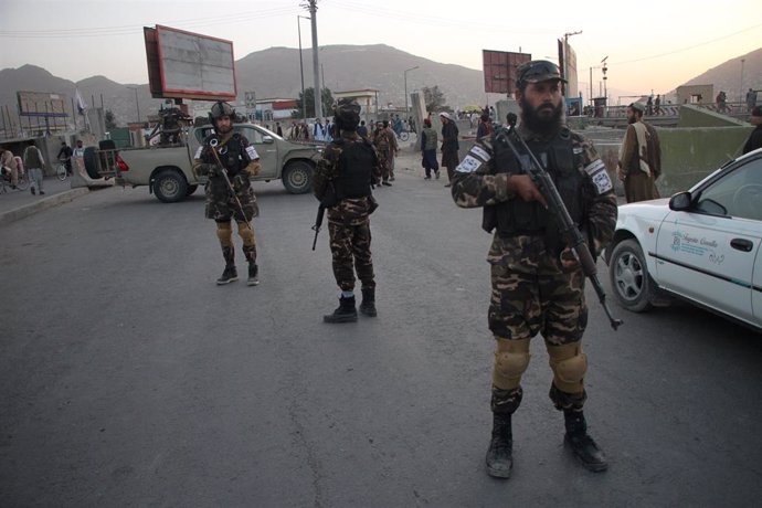 Miembros de las fuerzas de seguridad de los talibán