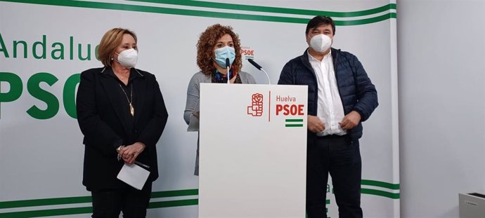 La nueva secretaria general del PSOE de Huelva, María Eugenia Limón, en rueda de prensa tras conocerse los resultados de las primarias del PSOE de Huelva.