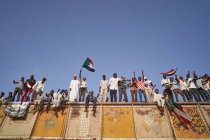 Al menos un muerto en protestas en Sudán por el acuerdo de Hamdok con la junta militar