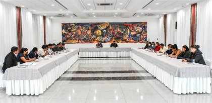 Arce mantiene una "fructífera" reunión con los gremios de Bolivia tras el paro por la ley contra el blanqueo
