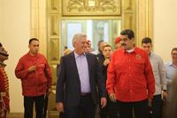 El presidente de Cuba felicita a Maduro por la "contundente victoria" de su partido en las elecciones en Venezuela