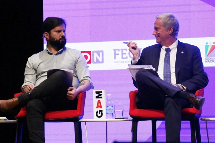 Los candidatos presidenciales Gabriel Boric y José Antonio Kast, a la cabeza de los sondeos electorales en Chile