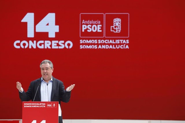 El secretario general del PSOE-A, Juan Espadas, interviene en la clausura del XIV Congreso del PSOE-A, en Torremolinos (Málaga). (Foto de archivo).