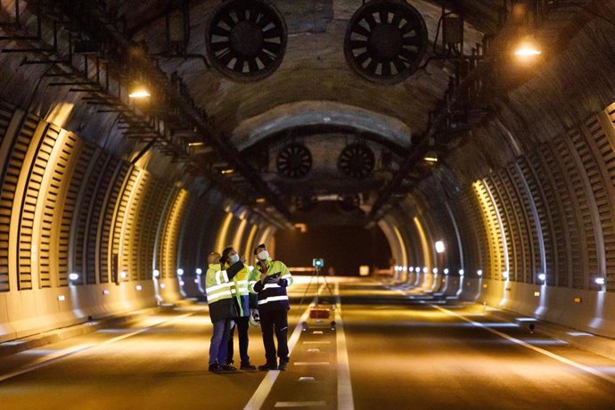 Archivo - Adjudicado por 1,2 millones el suministro e instalación de 40 nuevos ventiladores en los túneles de Belate y Almandoz