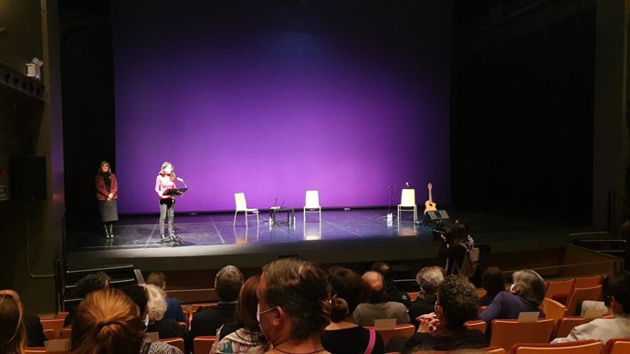 La directora general de l'Institut del Teatre, Sílvia Ferrando, i la presidenta de la Diputació de Barcelona, Núria Marín, durant la inauguració del curs acadmic 2021-2022