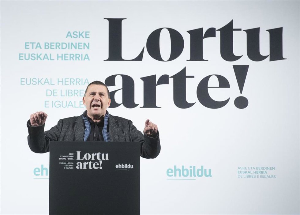 El coordinador general de EH Bildu, Arnaldo Otegi, en una manifestación a favor de la independencia del País Vasco, a 19 de noviembre de 2021, en Bilbao, Euskadi (España). Representantes del BNG, ERC, CUP, Mes per Mallorca y Andecha Astur participan en 