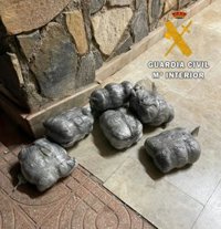 Detenido en la A-7 en Huércal-Overa (Almería) cuando transportaba ocho kilos de marihuana en una furgoneta