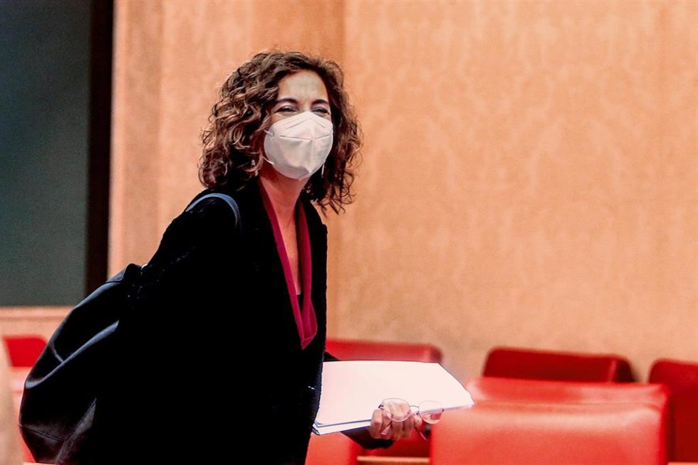 La ministra de Hacienda y Función Pública, María Jesús Montero Cuadrado, a su llegada a la Comisión de Hacienda y Función Pública, en el Congreso de los Diputados, a 18 de noviembre de 2021, en Madrid, (España). Su intervención se produce para explicar