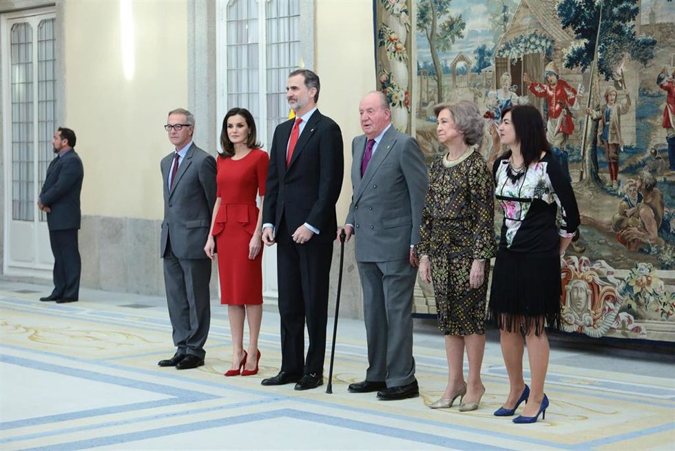 Archivo - (I-D) El ministro de Cultura y Deporte, José Guirao; la reina Letizia; el rey Felipe VI; el rey emérito Juan Carlos I; la reina Sofía; y la secretaria de Estado de Deporte, María José Rienda, durante el acto de Entrega de los Premios Nacionale