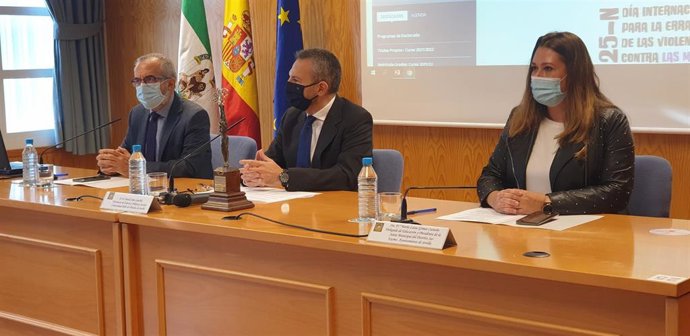 El Ayuntamiento y la Pablo de Olavide presentan el Espacio Flora Tristán en el marco de las jornadas 'Una nueva mirada al desarrollo local y la innovación social' .