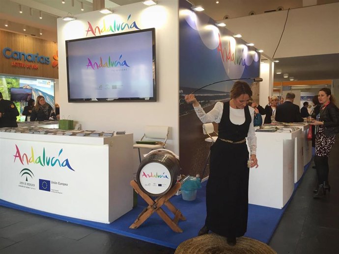 Archivo - Stand de Andalucía en un foro de turismo de Castilla y León, en foto de archivo.