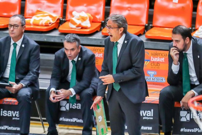 Archivo - Luis Casimiro durante su etapa como entrenador del Unicaja
