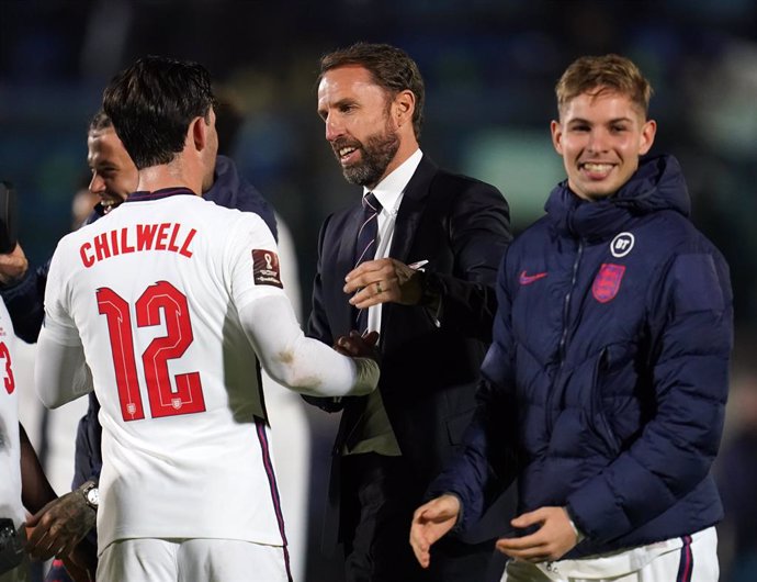 15 November 2021, San Marino, Serravalle Scrivia: England's Ben Chilwell, manager Gareth Southgate and Emile Smith-Rowe react after the final whistle of the 2022 FIFA World Cup European qualifiers Group I soccer match between San Marino and England at t