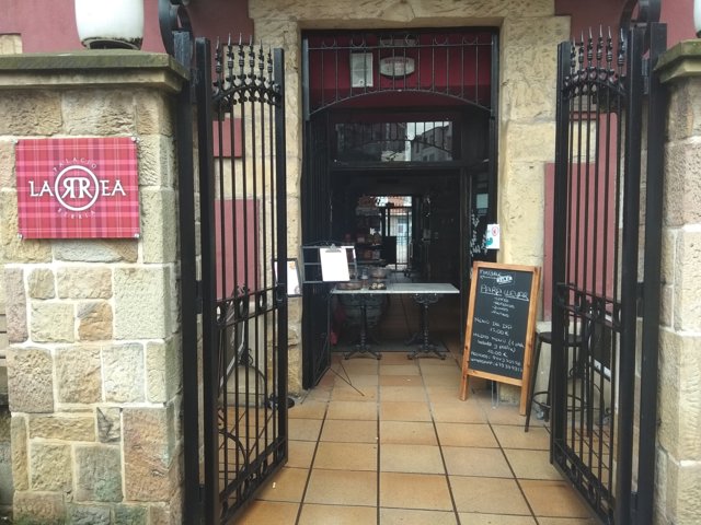 Restaurante de Barakaldo que ofrece comida para llevar.