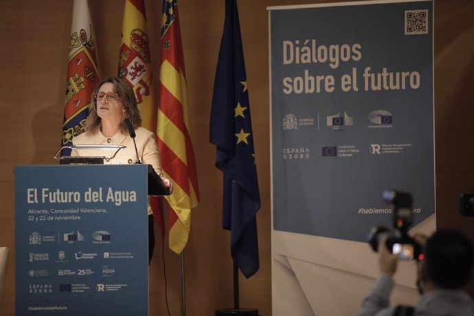La ministra para la Transición Ecológica y el Reto Demográfico, Teresa Ribera, interviene en la sesión inaugural del Diálogo sobre el Futuro del Agua, en el Museo de Arte Contemporáneo MACA, a 22 de noviembre de 2021, en Alicante, Comunidad Valenciana.