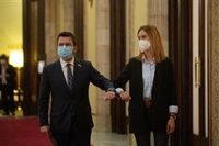 Aragonès y Albiach visualizan el pacto de Presupuestos fotografiándose juntos en el Parlament