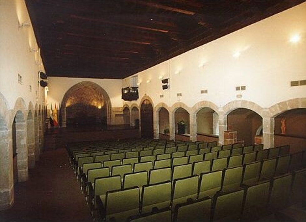 Auditorio del complejo cultural Santa María de Plasencia