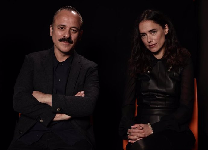 Los actores Javier Gutiérrez y Patricia López Arnaiz durante una entrevista con Europa Press por la presentación de La hija, en los Cines Princesa, a 22 de noviembre de 2021, en Madrid, (España).