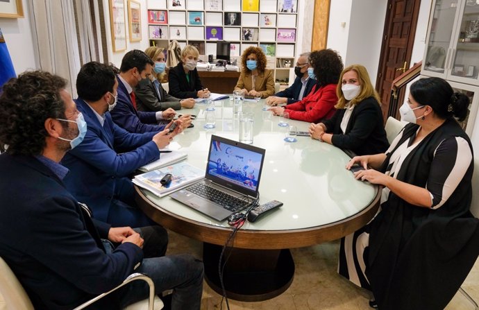 Encuentro de trabajo entre la presidenta de la Diputación de Huelva, María Eugenia Limón, con la secretaria de Estado para la Digitalización e Inteligencia Artificial, Carme Artiga.