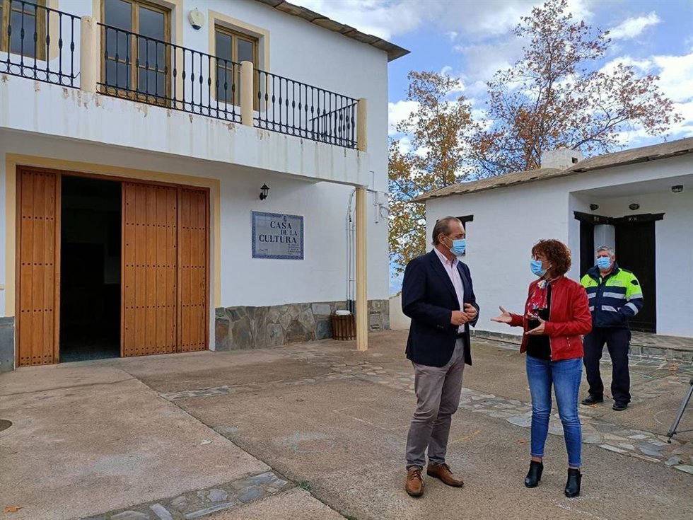 Visita de la Junta a la Casa de la Cultura de Laroles