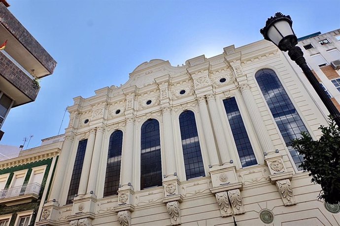 Archivo - Fachada del Gran Teatro de Huelva.
