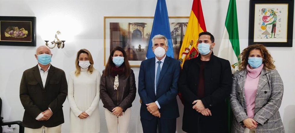 María Jesús Herencia con el alcalde de Chipiona.