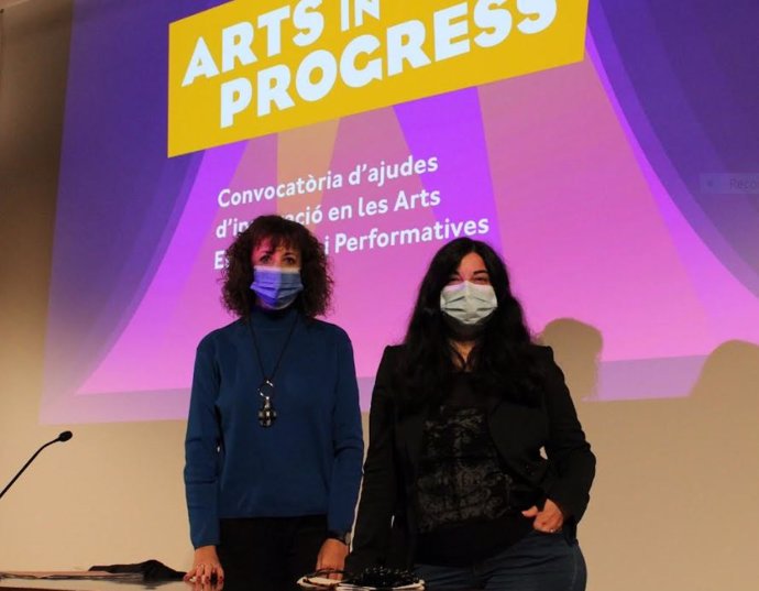 Maite Ibáñez y Ester Alba, durante la presentación de la nueva convocatoria de ayudas 'Arts in Progress'.
