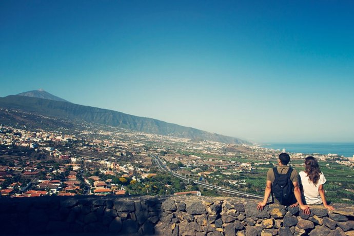 Archivo - Vista del Teide y del Valle de La Orotava desde el mirador de Humboldt