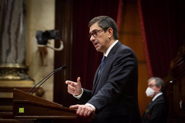 El diputado de Vox en el Parlament Antonio Gallego, en pleno de la Cámara catalana a 22 de noviembre de 2021